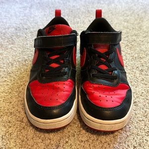 Nike boys size 2.5 sneakers with Velcro